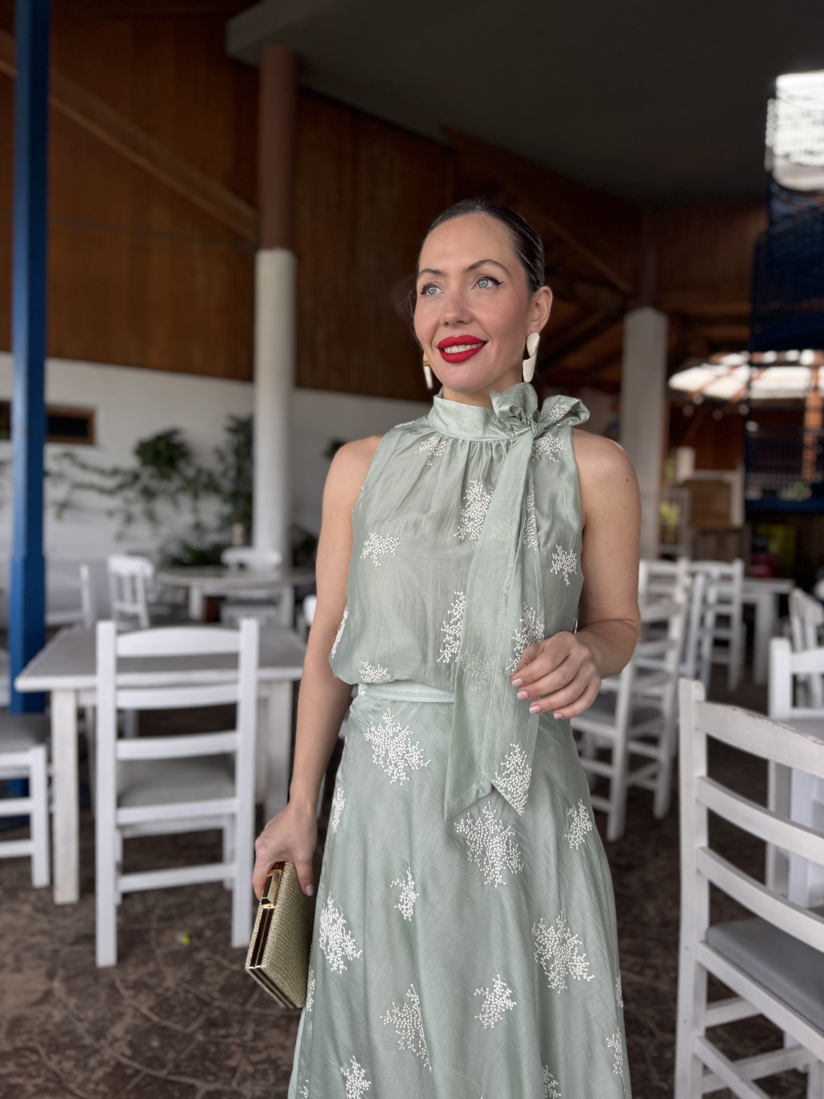 Conjunto de fiesta compuesto por top y falda.