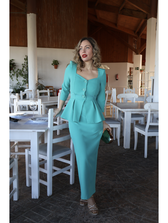 Vestido de fiesta midi, ideal para invitadas de boda.