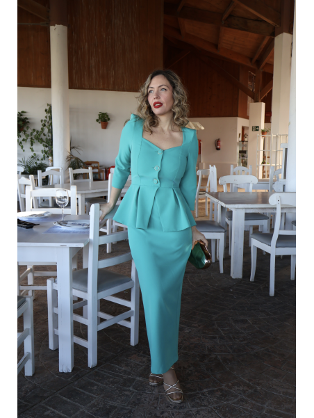 Vestido de fiesta midi, ideal para invitadas de boda.