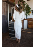 Vestido midi en color blanco.