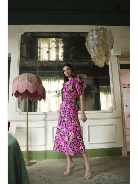 Conjunto de fiesta sofisticado y femenino ideal para comuniones.