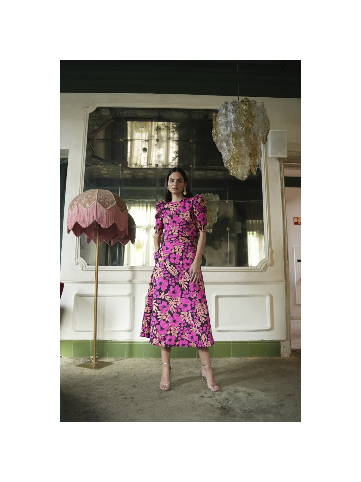 Conjunto de fiesta sofisticado y femenino ideal para comuniones.