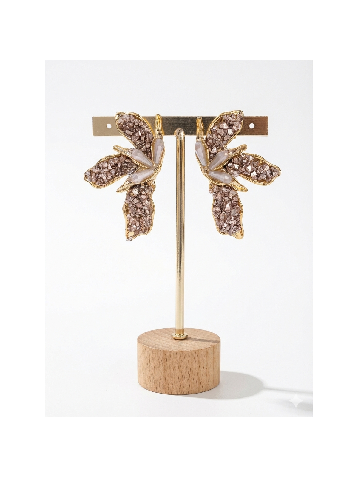 Pendientes largos con diseño en forma de flor, muy ligeros.