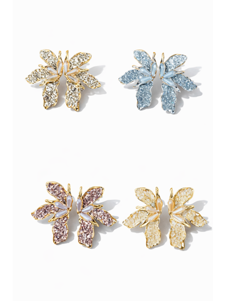 Pendientes largos con diseño en forma de flor, muy ligeros.