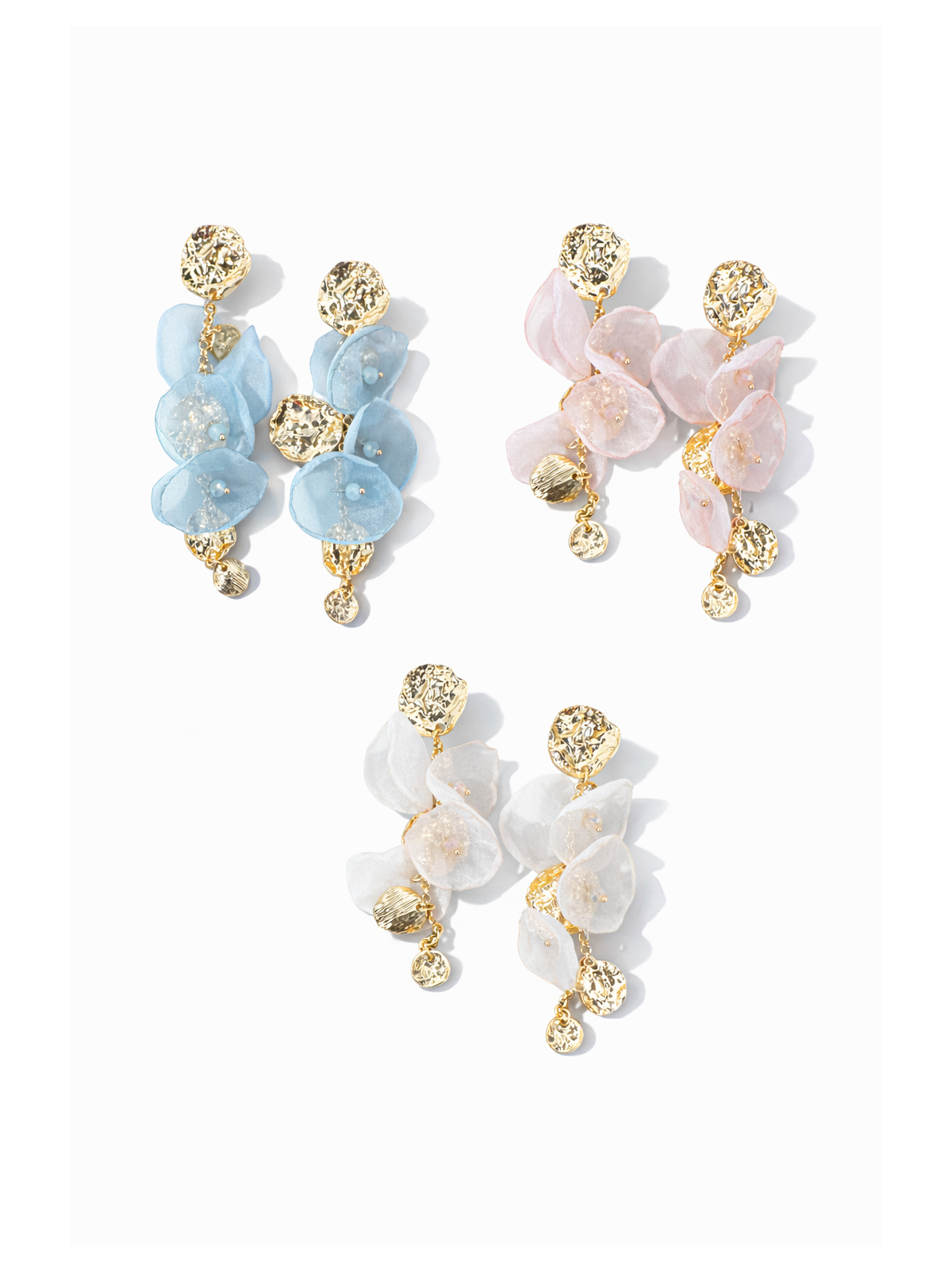 Pendientes largos con diseño en forma de flor, muy ligeros.