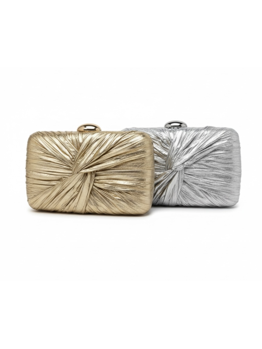 Bolso de fiesta tipo clutch con diseño plisado y detalle central .