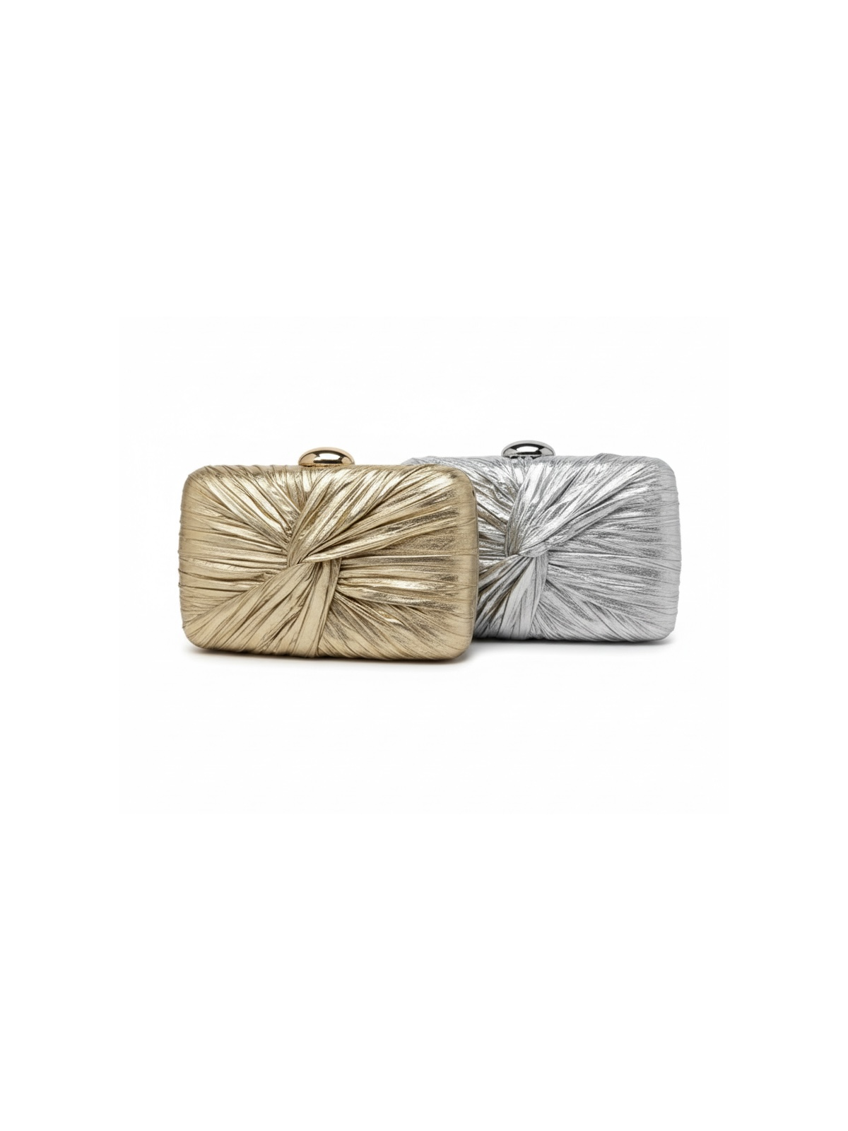 Bolso de fiesta tipo clutch con diseño plisado y detalle central .