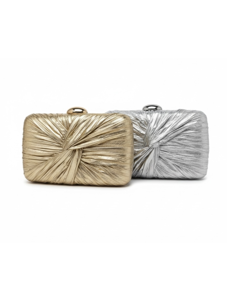 Bolso de fiesta tipo clutch con diseño plisado y detalle central .