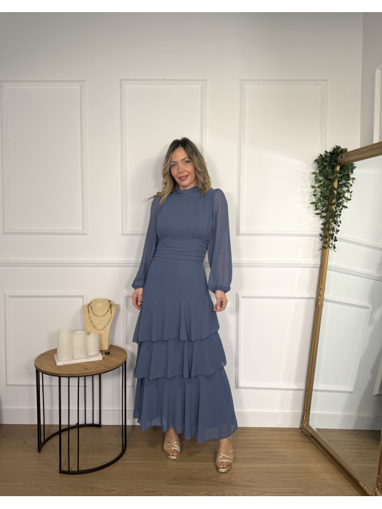 Vestido en tono azul azafata.