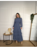 Vestido en tono azul azafata.