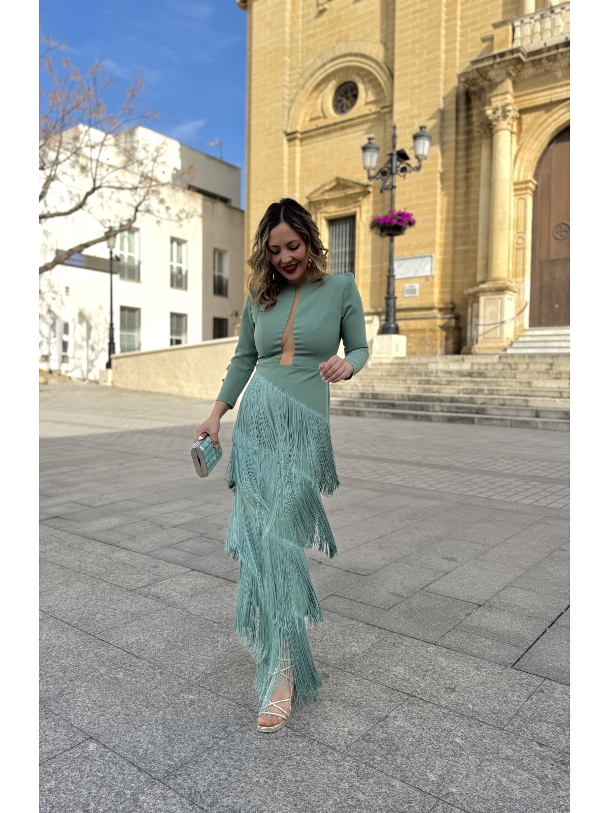 Vestido largo con flecos en color verde agua.