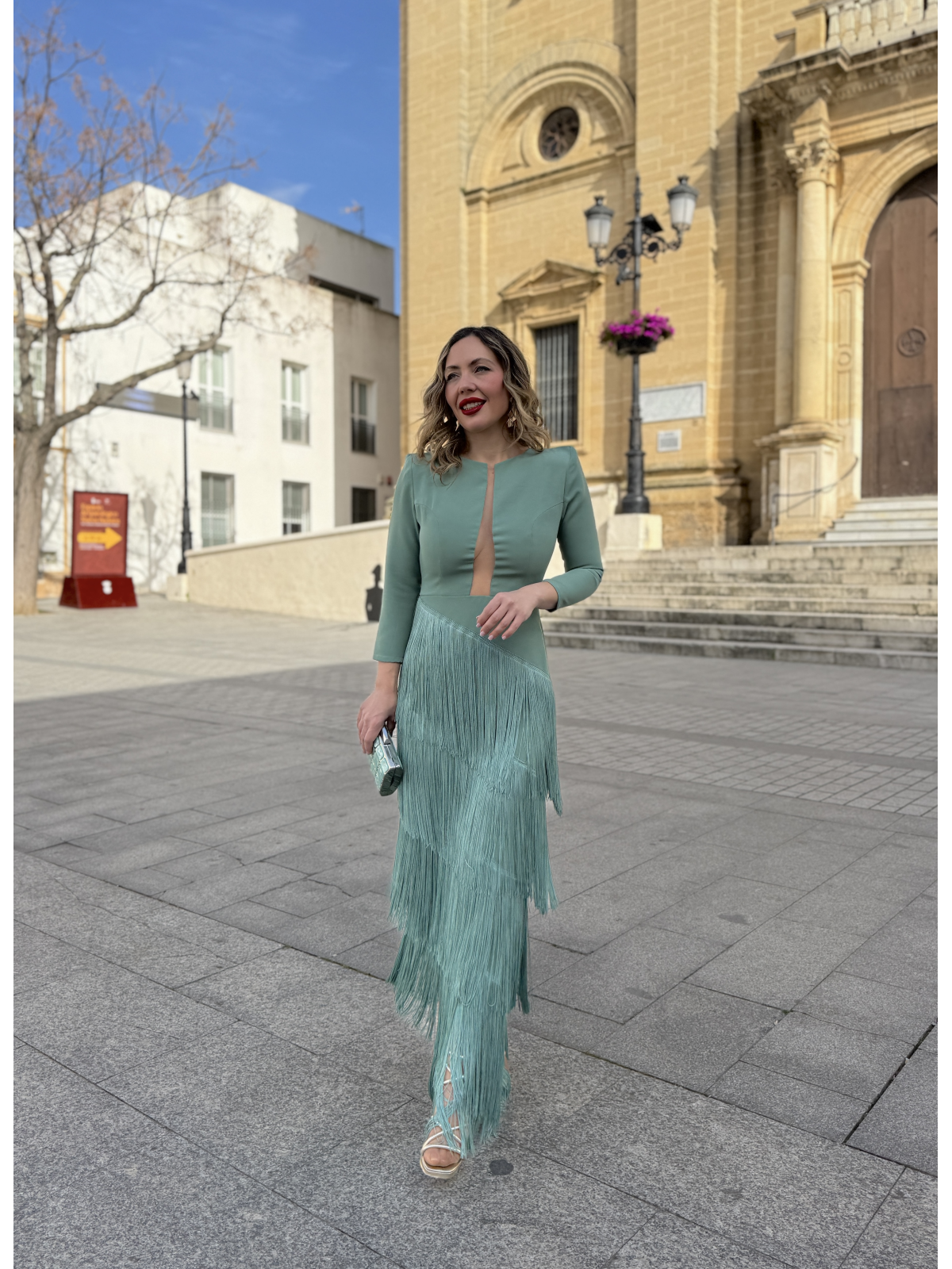 Vestido largo con flecos en color verde agua.