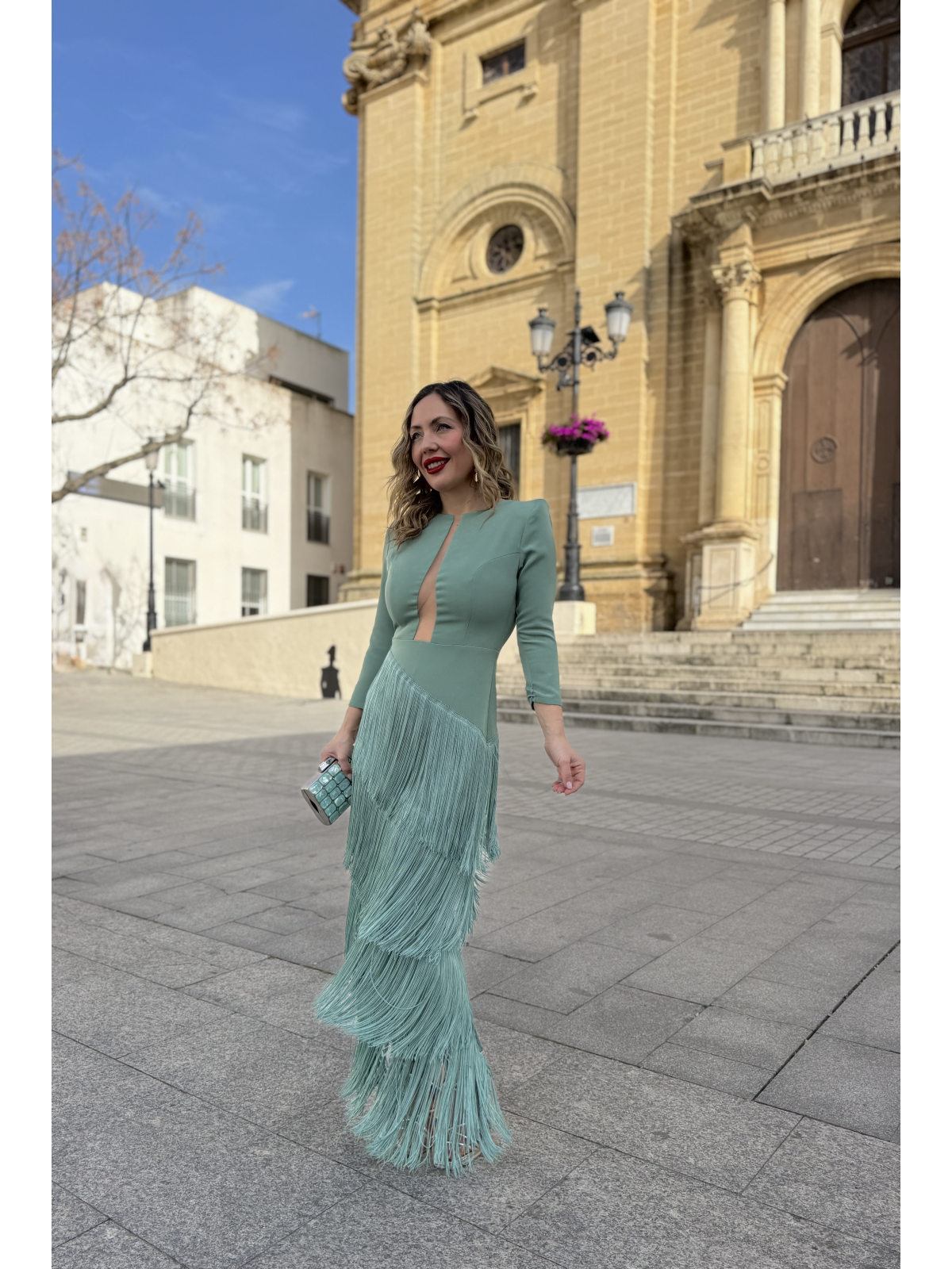 Vestido largo con flecos en color verde agua.