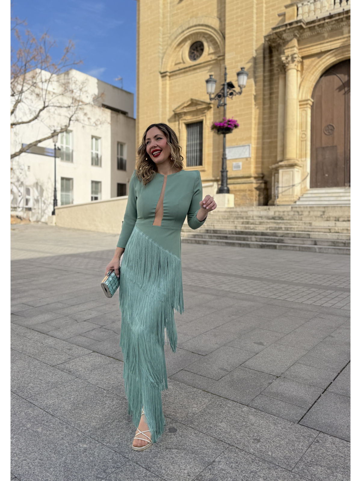 Vestido largo con flecos en color verde agua.
