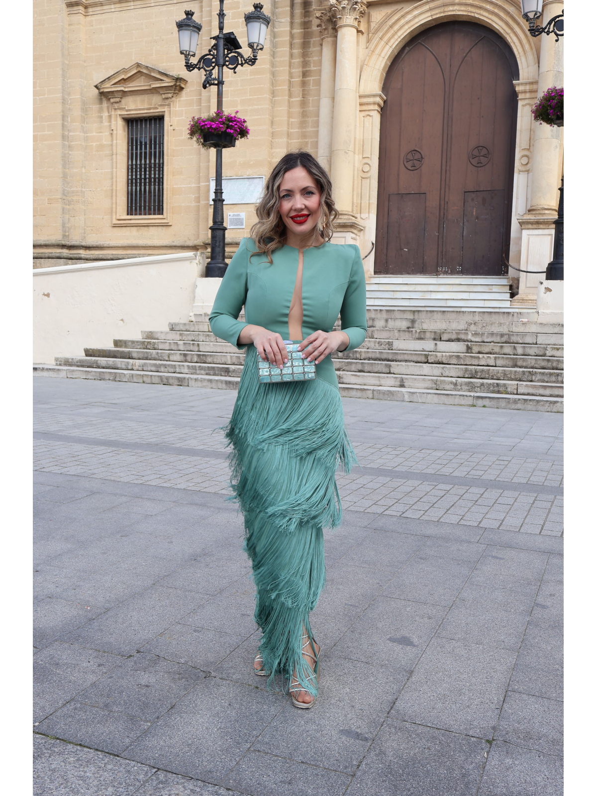 Vestido largo con flecos en color verde agua.