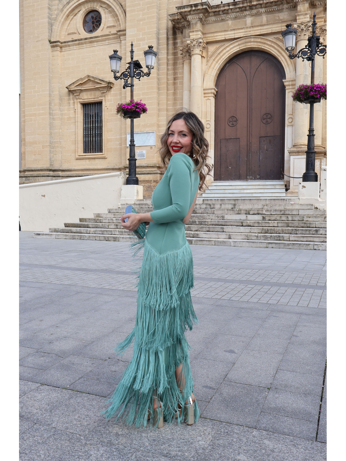 Vestido largo con flecos en color verde agua.