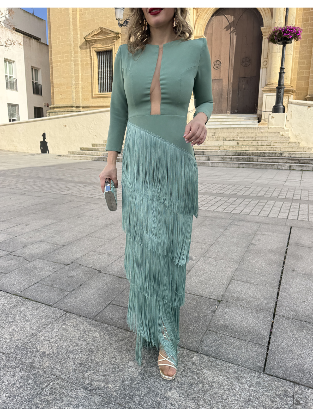 Vestido largo con flecos en color verde agua.