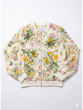 Chaqueta tipo bomber con estampado floral.