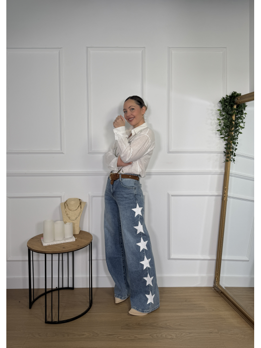 Pantalón vaquero wide leg de tiro medio-alto con estrellas.