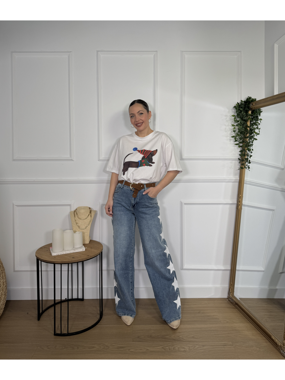 Pantalón vaquero wide leg de tiro medio-alto con estrellas.