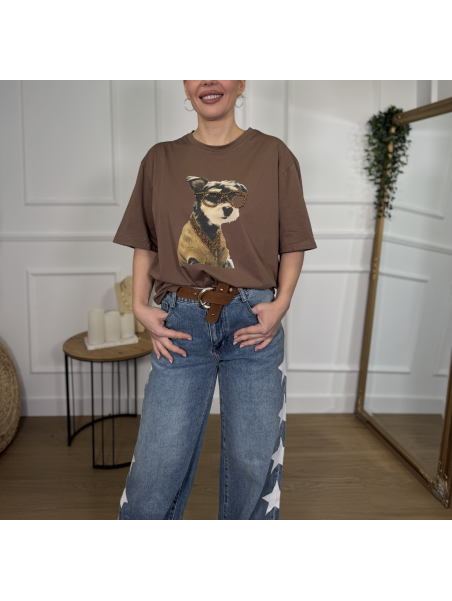 Camiseta de corte amplio con diseño central de perro.