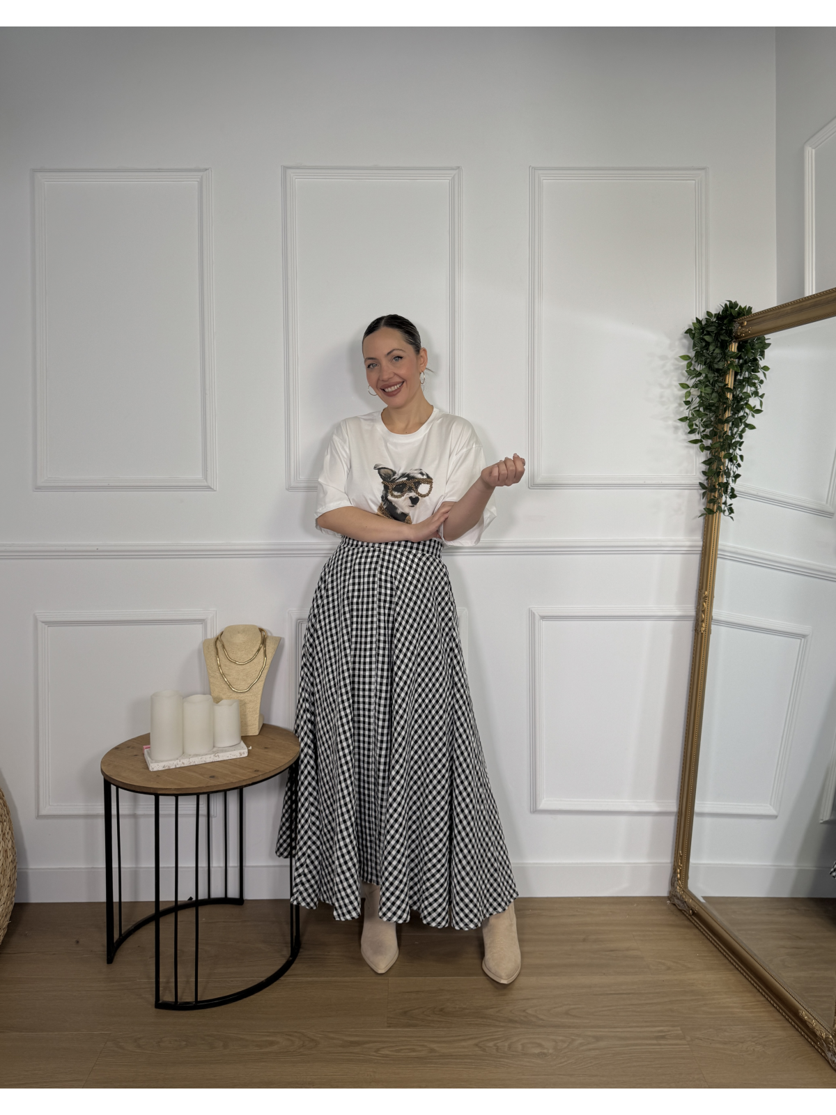 Camiseta de corte amplio con diseño central de perro.