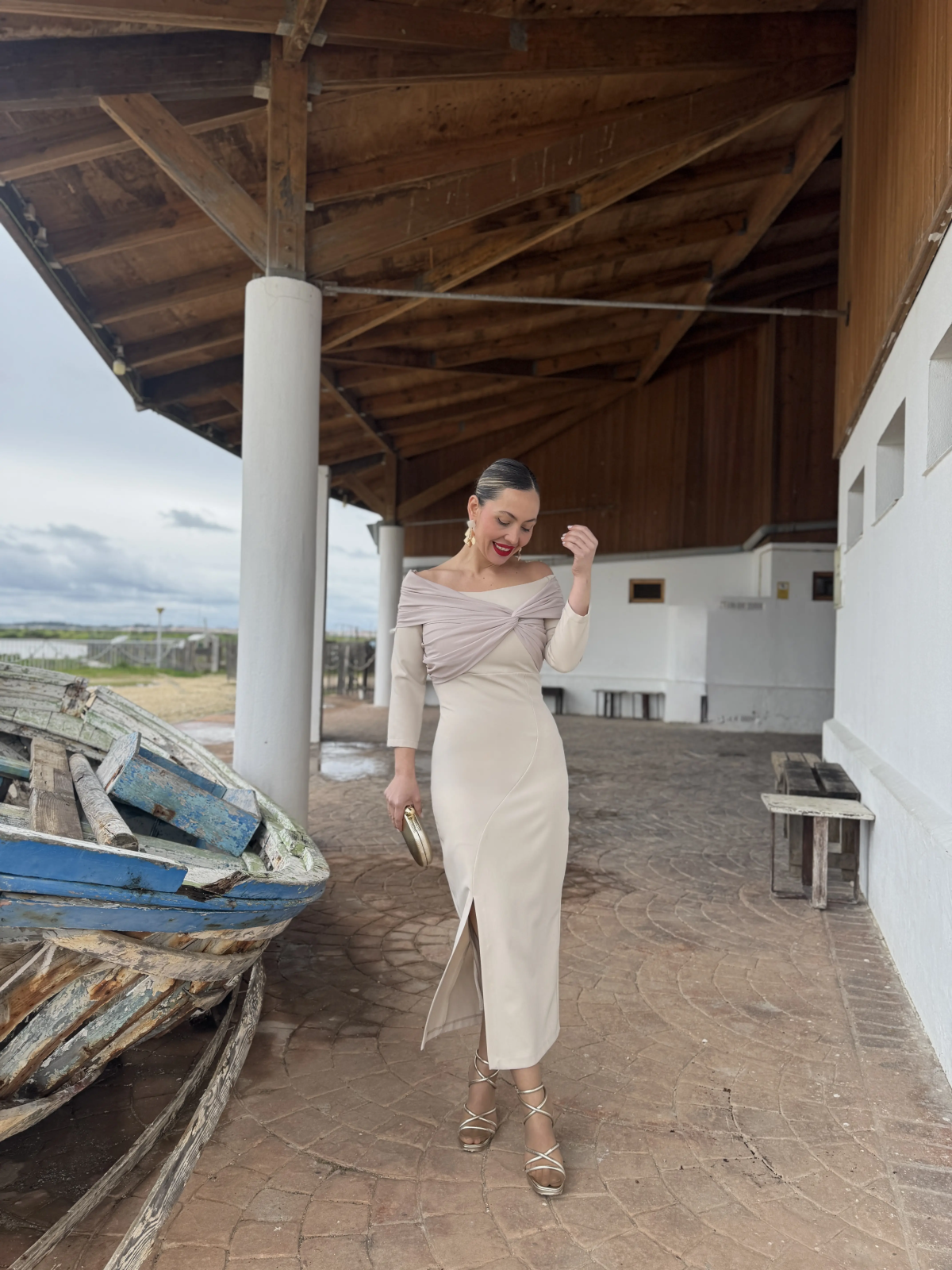 Vestido de fiesta midi combinando con gasa.