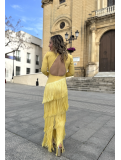 Vestido largo con flecos en color amarillo.