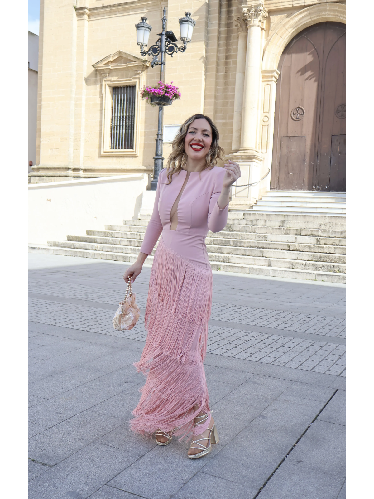 Vestido largo en color rosa maquillaje.