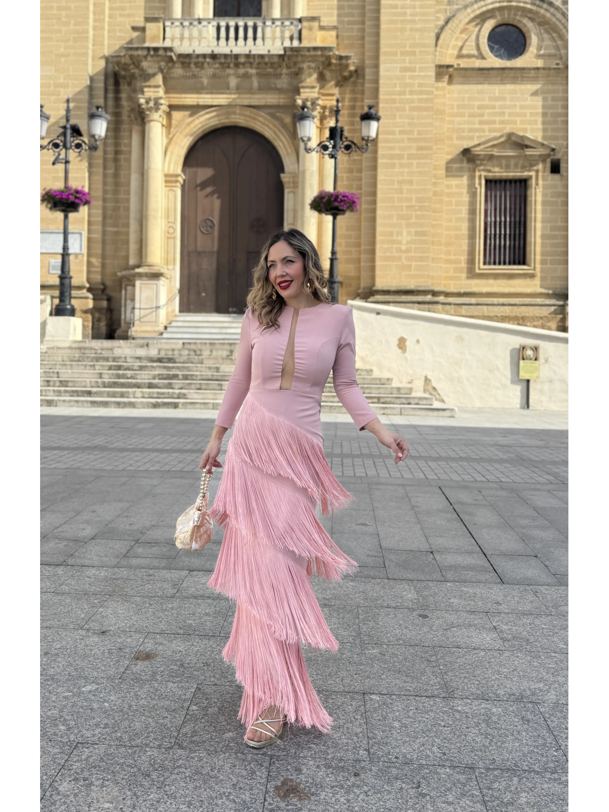 Vestido largo en color rosa maquillaje.