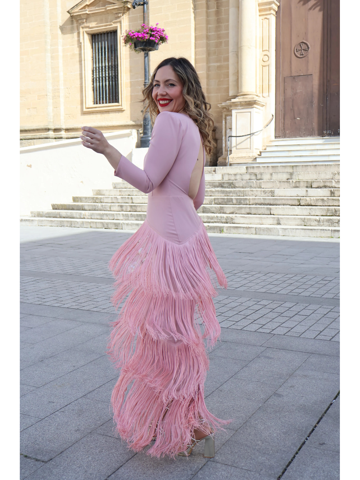 Vestido largo en color rosa maquillaje.