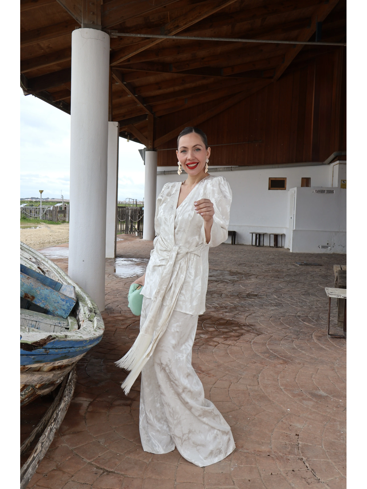 Conjunto de fiesta elegante y sofisticado.