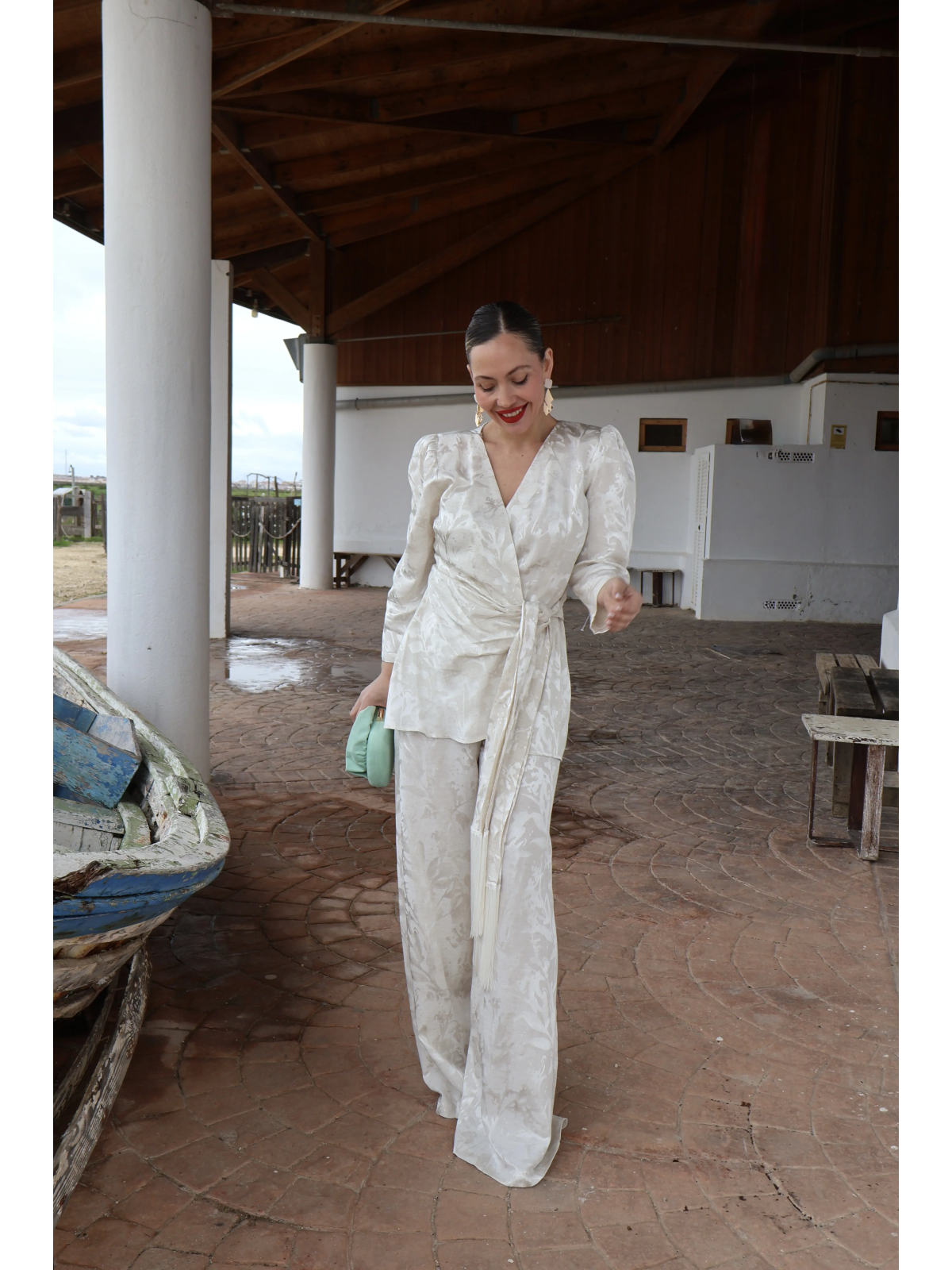 Conjunto de fiesta elegante y sofisticado.