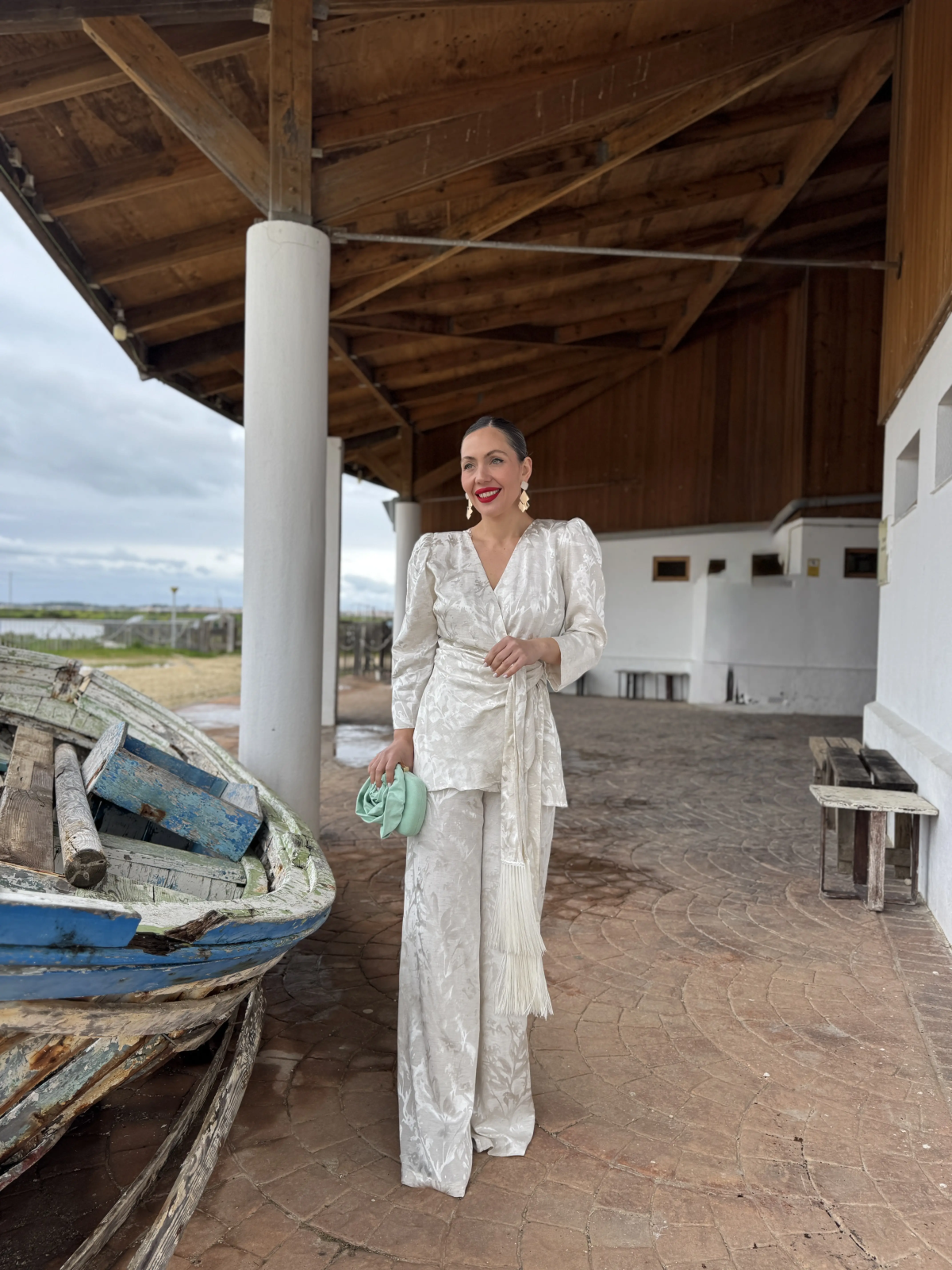 Conjunto de fiesta elegante y sofisticado.