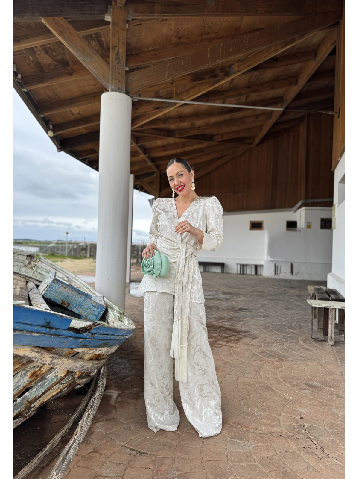 Conjunto de fiesta elegante y sofisticado.