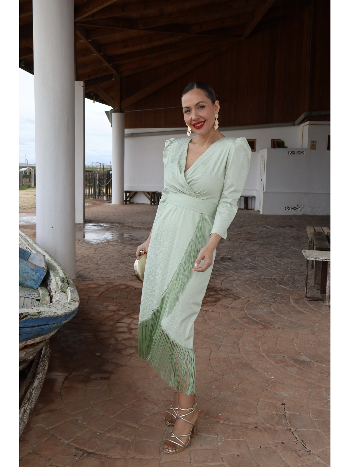 Vestido de fiesta midi con tejido brocado y flecos de seda.