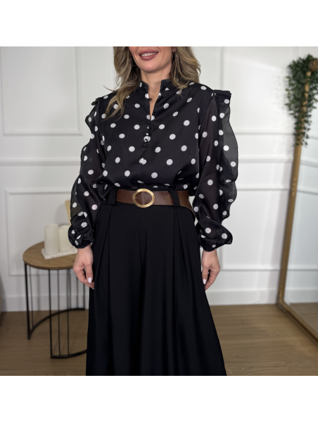Blusa de organza con estampado de lunares en contraste.