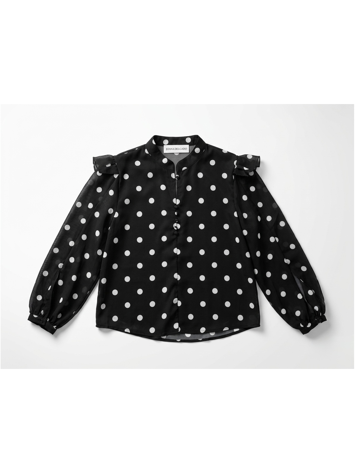 Blusa de organza con estampado de lunares en contraste.