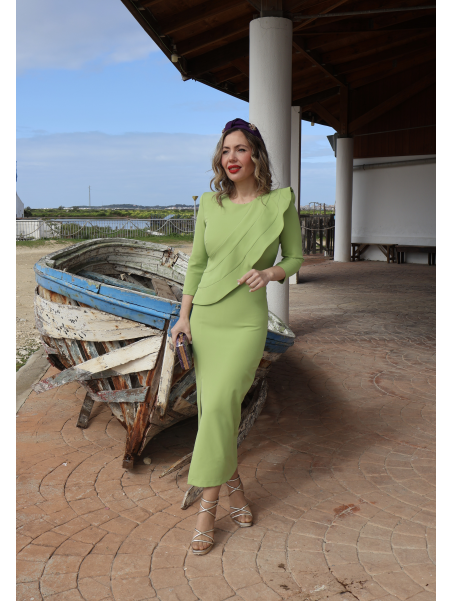 Vestido midi en color verde pistacho.