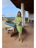 Vestido midi en color verde pistacho.