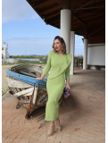 Vestido midi en color verde pistacho.