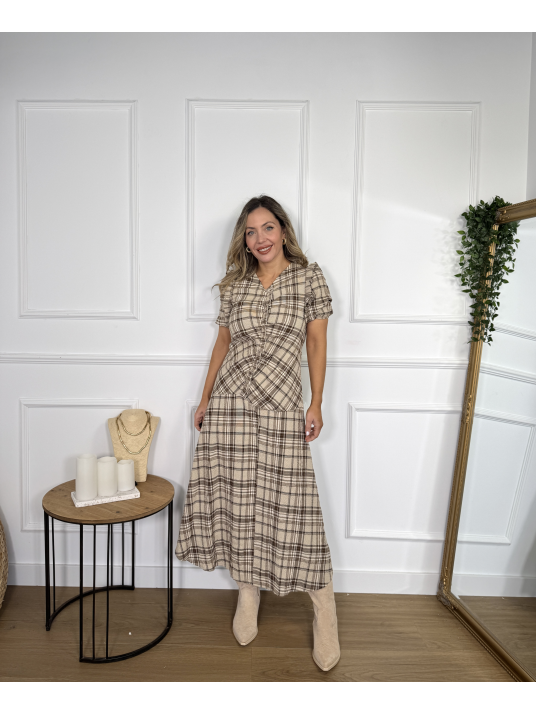 Vestido midi con estampado de cuadros.