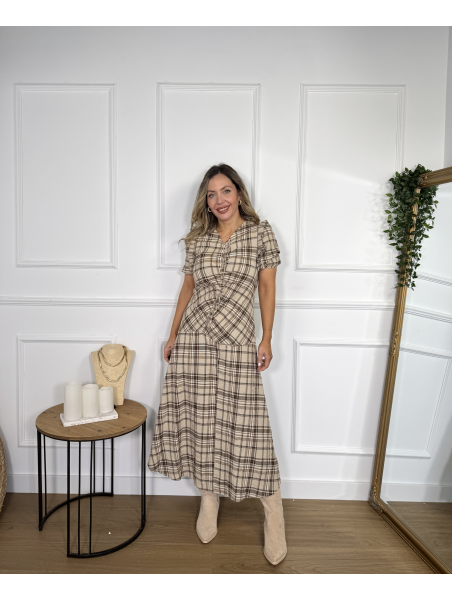 Vestido midi con estampado de cuadros.
