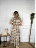 Vestido midi con estampado de cuadros.