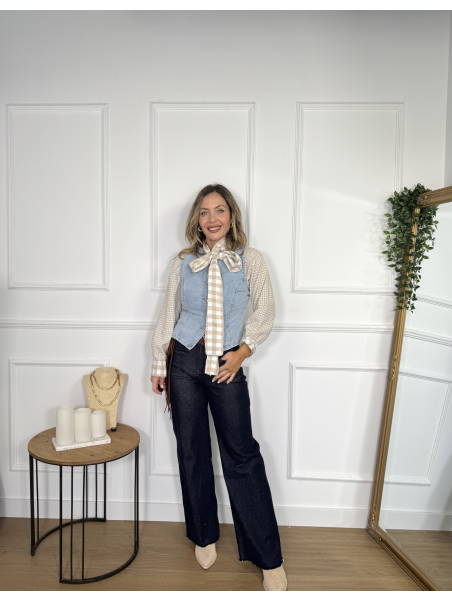 Chaleco vaquero de color claro, perfecto para completar looks casuales