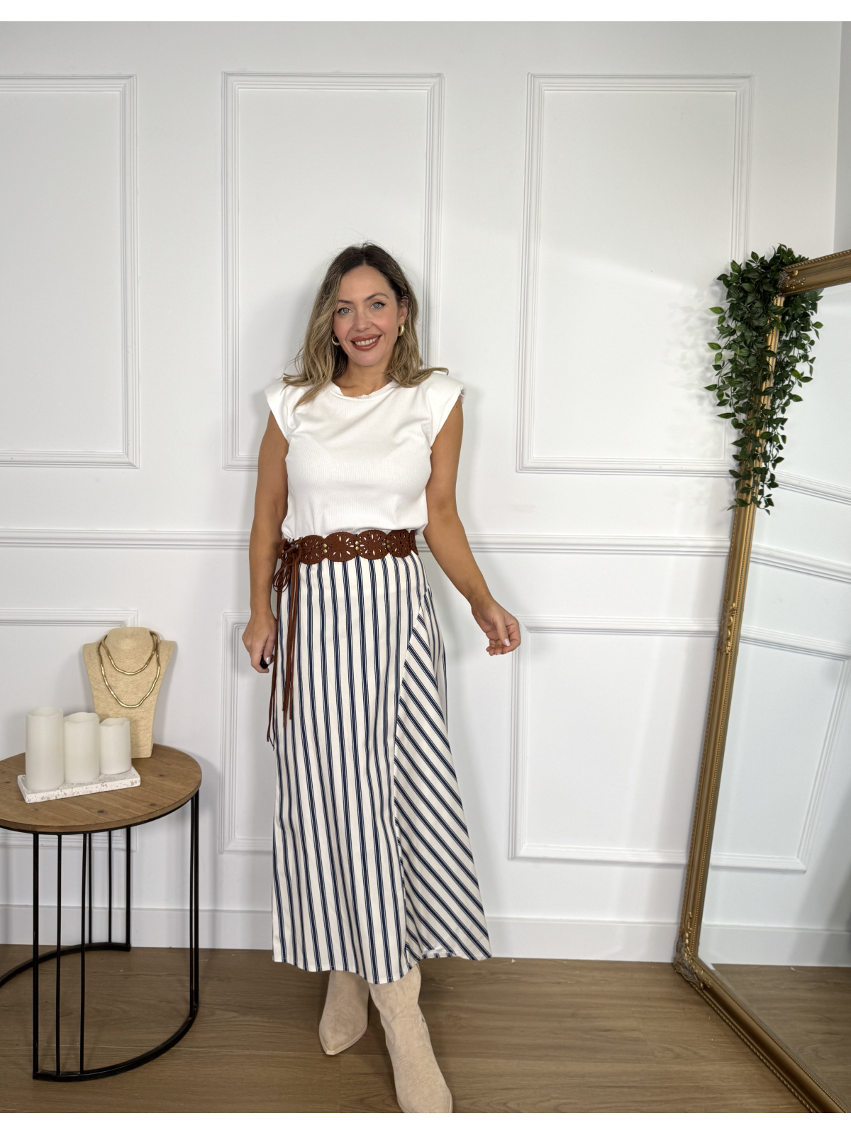 Falda midi de algodón con estampado de rayas en contraste.