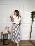 Falda midi de algodón con estampado de rayas en contraste.