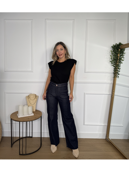 Camiseta básica de canalé con hombreras.