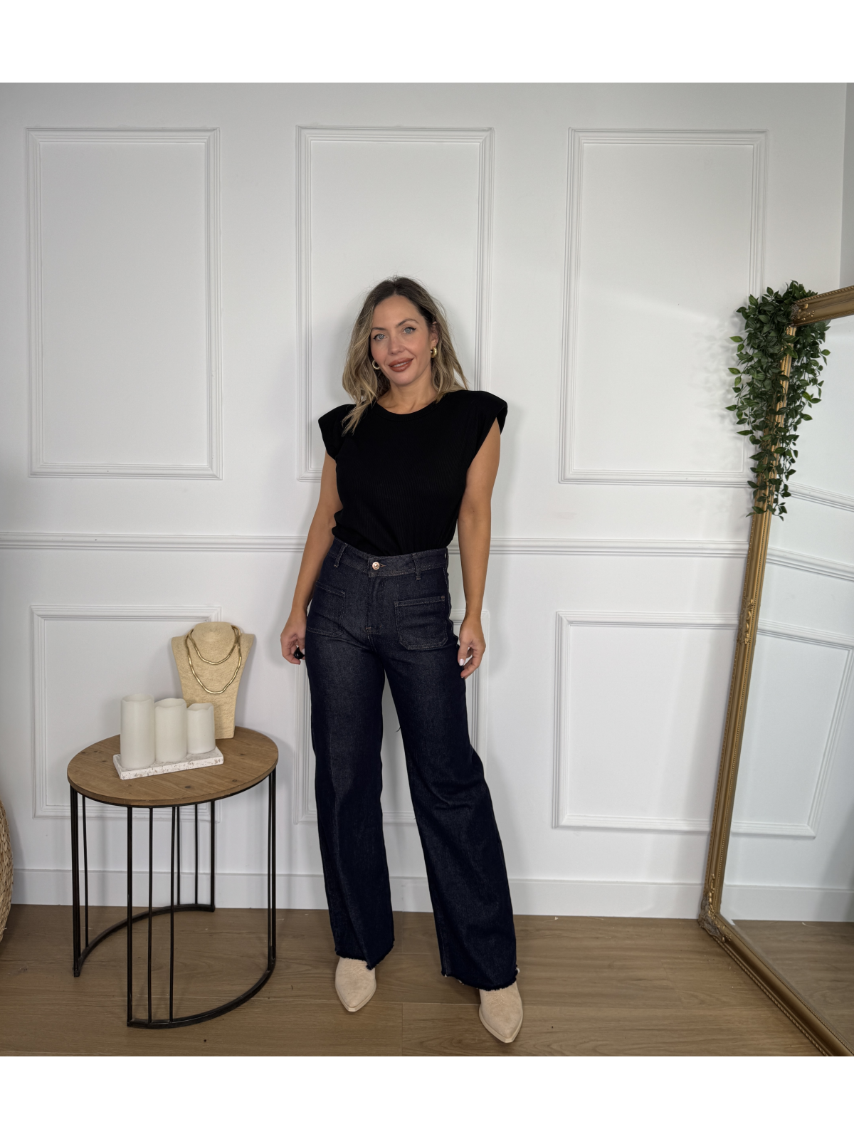 Camiseta básica de canalé con hombreras.