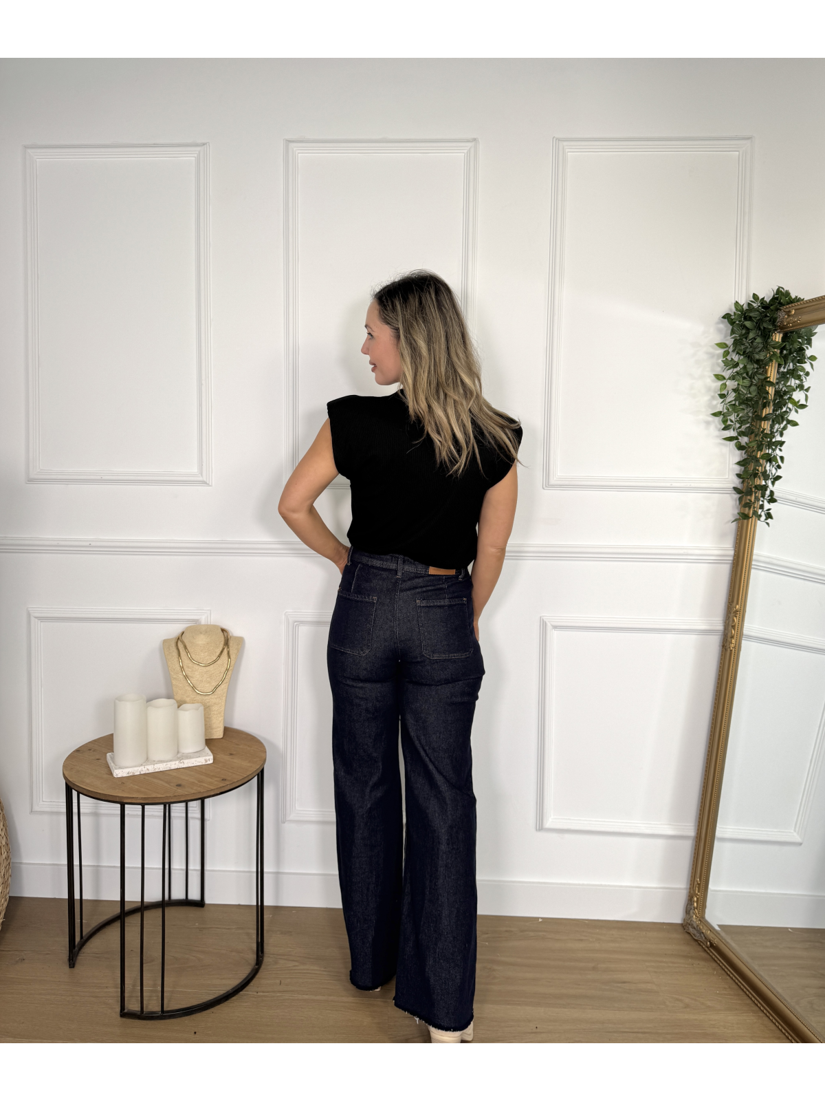 Camiseta básica de canalé con hombreras.